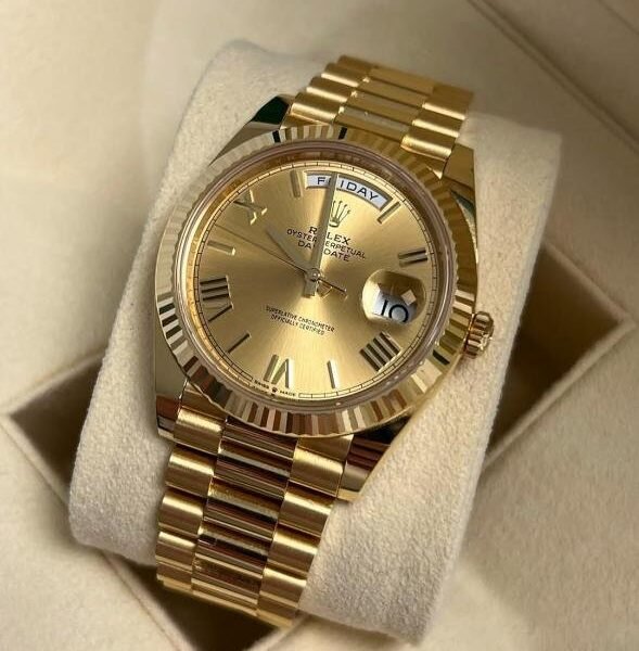 ROLEX OYESTER PERPETUAL DAY DATE 40 BATTERY ( WITH NORMAL BOX )